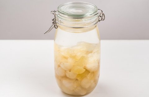 荔枝泡水喝有什么好处？荔枝泡水喝的功效与作用禁忌