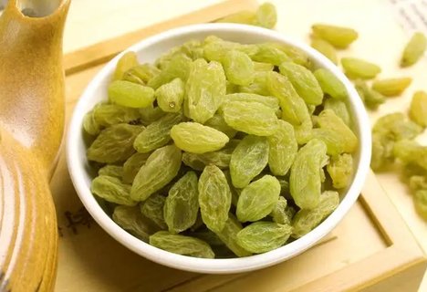 葡萄干是凉性还是热性？葡萄干的功效与作用一天吃几粒？