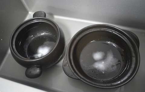 砂锅第一次使用要注意什么？新砂锅首次使用注意事项