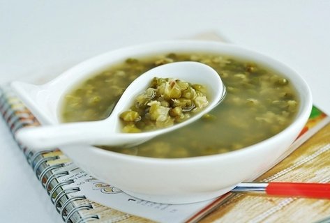 绿豆汤怎么煮成绿色？绿豆汤的正确煮法与配料窍门