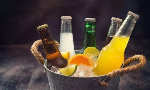长期饮用碳酸饮料会降低骨密度吗？健康影响与预防措施