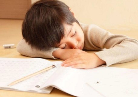 天生睡眠少的孩子智商高吗？探究睡眠与智力的联系