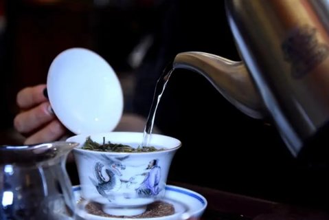 经常喝茶会导致肾结石吗？喝茶和肾结石的关系