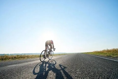 骑行10公里相当于跑步多少米？骑行和跑步的运动量对比