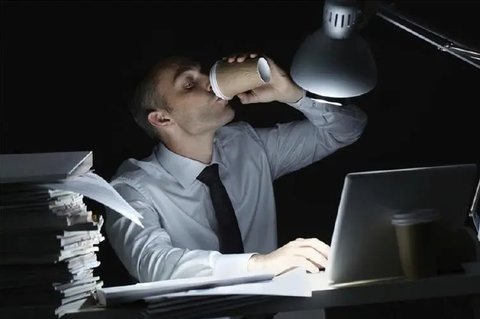 经常熬夜的人身体到底有多臭？熬夜身体散发的味道